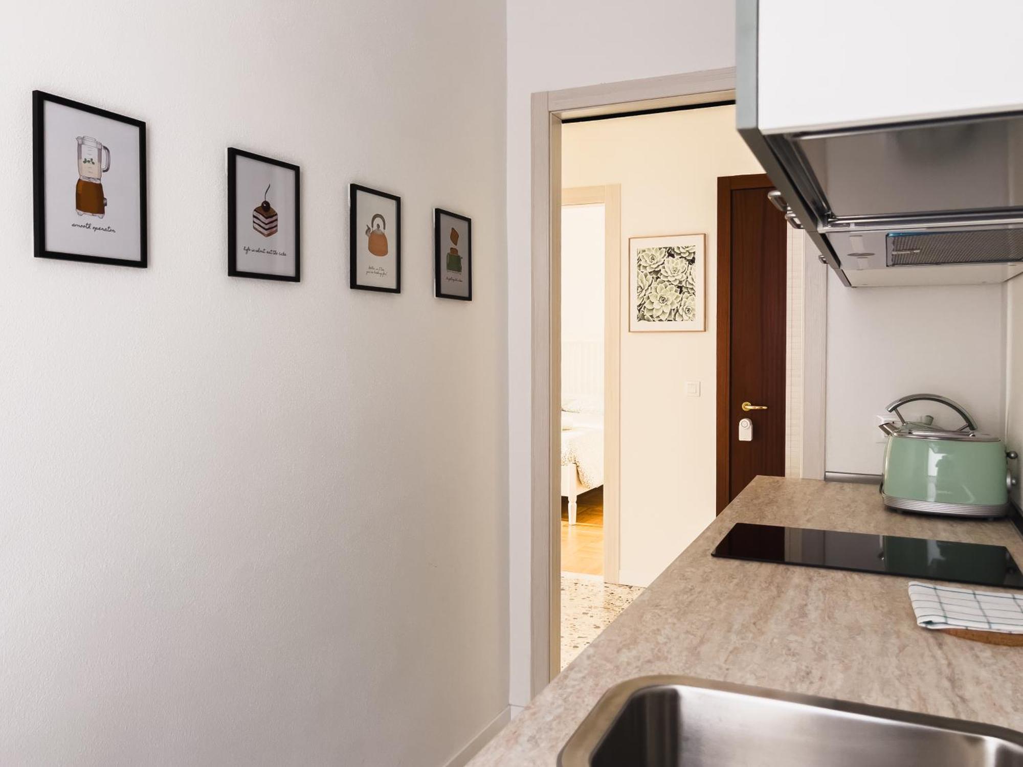 Freshly Renovated 10 Minutes From Arena Apartment *
